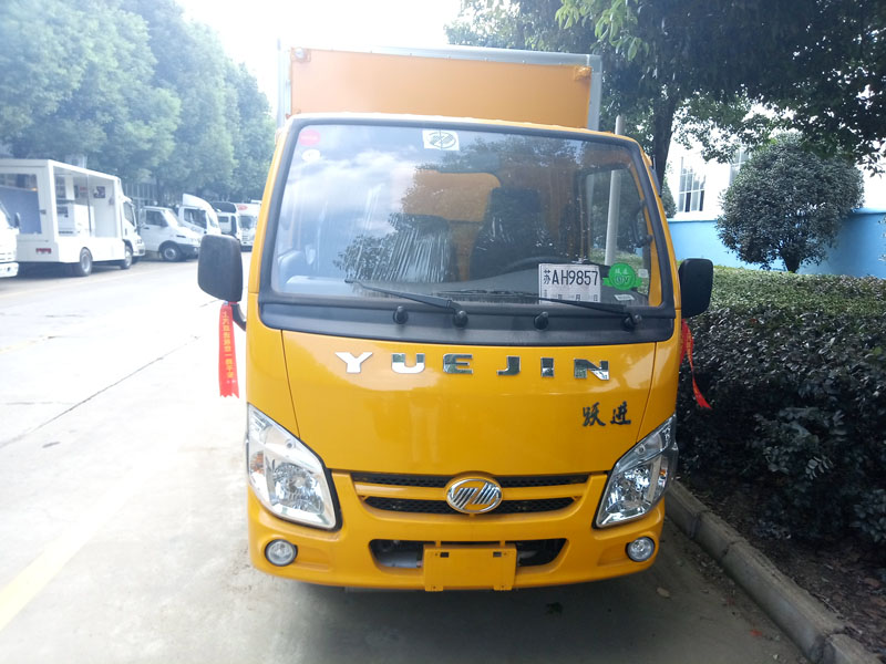 躍進(jìn)柴油3米3(藍(lán)牌)液體廂式車(chē)