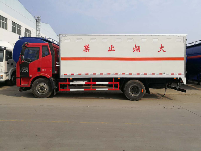 解放6.2米(10.4噸)雜項(xiàng)危險(xiǎn)品廂式車