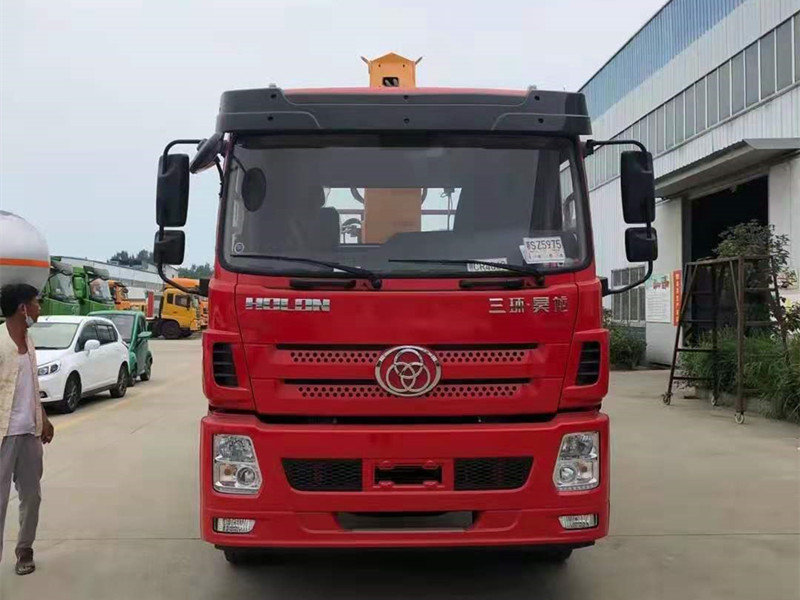 國(guó)六三環(huán)昊龍?zhí)嵘龢虺S12噸吊機(jī)